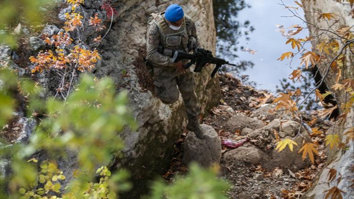 Komandolardan PKK'ya üst düzey darbe! Başlarına ödül konan 5 terörist öldürüldü