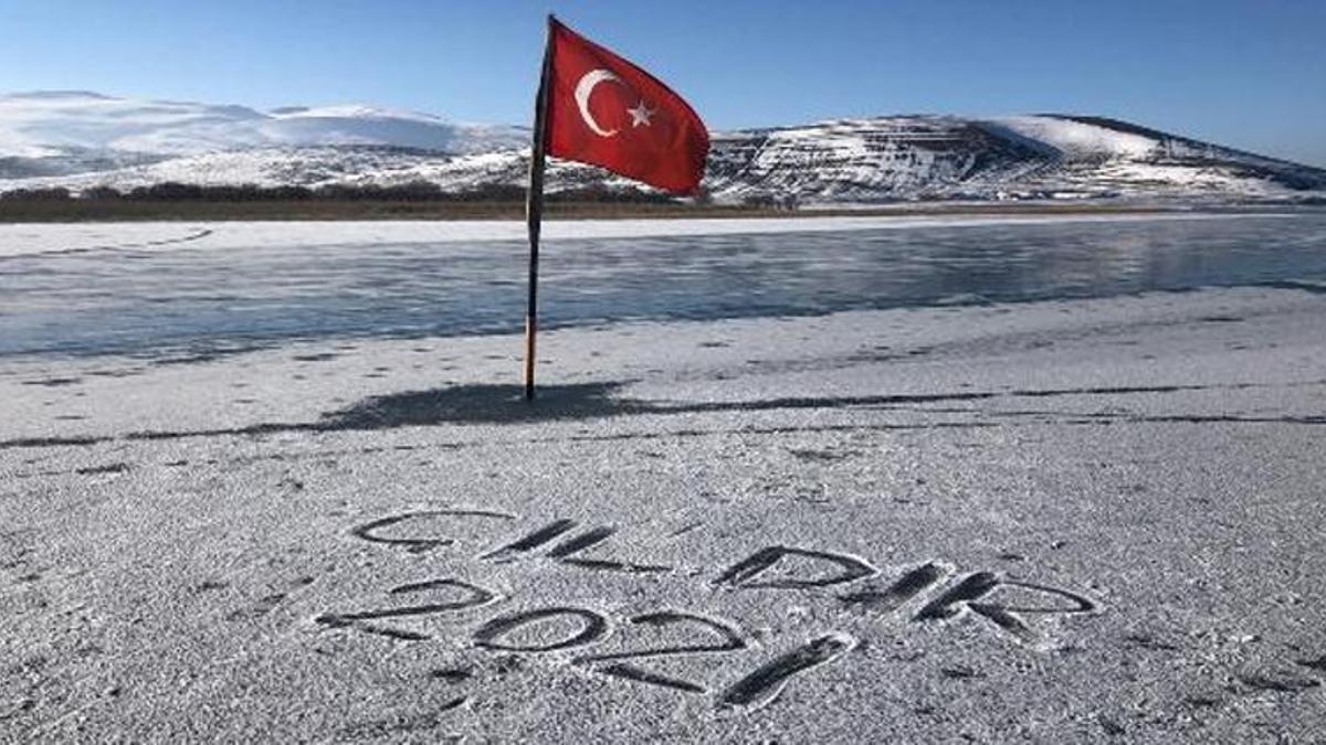 Çıldır Gölü buz tuttu