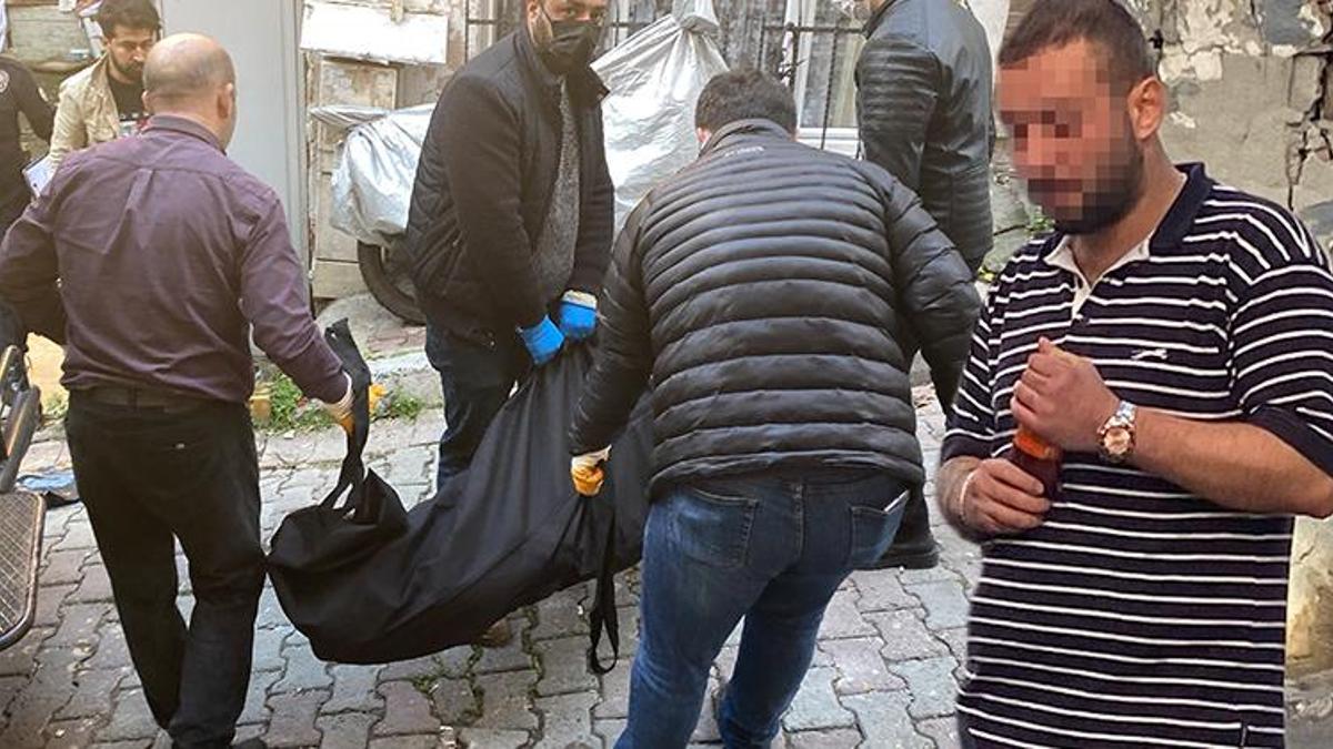 İstanbul’da korkunç olay! Evde bıçaklanmış halde ölü bulundu: Oğlu 2 saat sonra ihbar etmiş