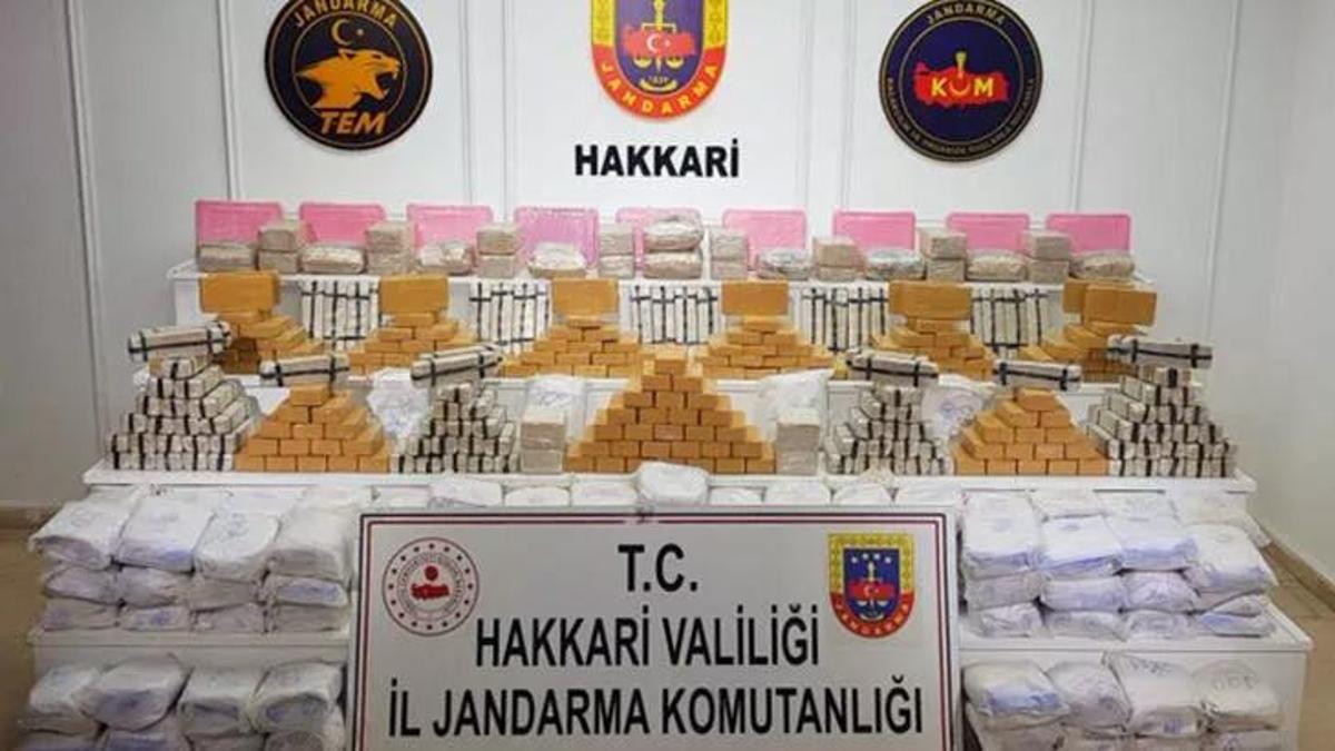 Bakan Soylu duyurdu! Zehir tacirlerine dev darbe!