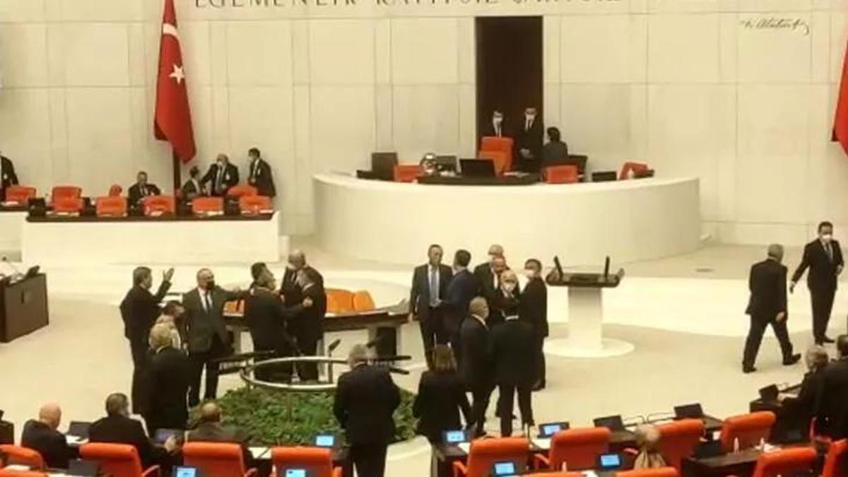 Meclis'te 'el hareketi' ve 'küfür' gerginliği!