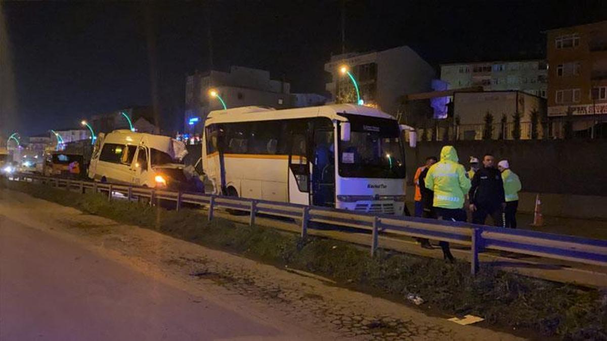 D-100 Karayolu’nda iki işçi servisi çarpıştı, ortalık savaş alanına döndü! Çok sayıda yaralı var...