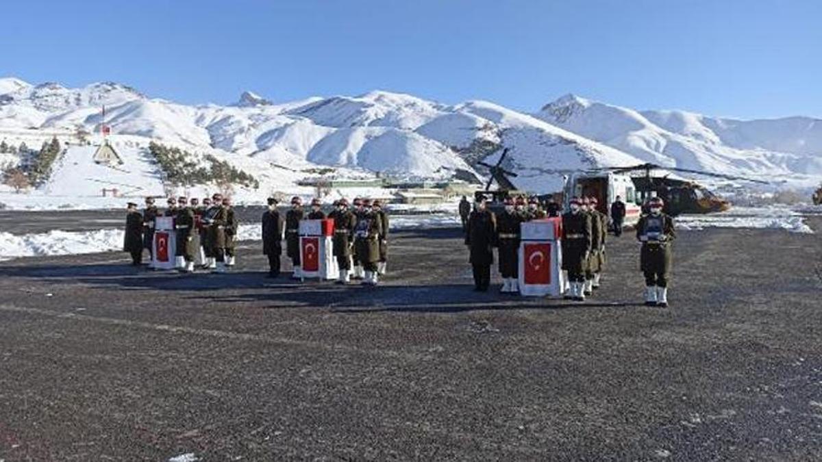 Hakkari'de 3 şehit için askeri tören düzenlendi