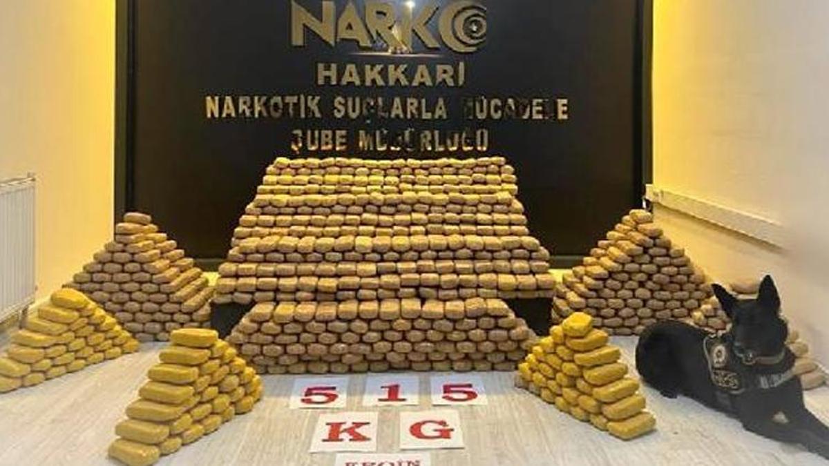 Hakkari'de, arazide çuvallar içinde 515 kilo eroin ele geçirildi