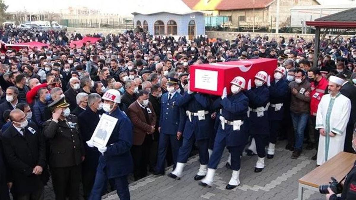 Şehit Uzman Çavuş Çelik, son yolculuğuna uğurlandı!