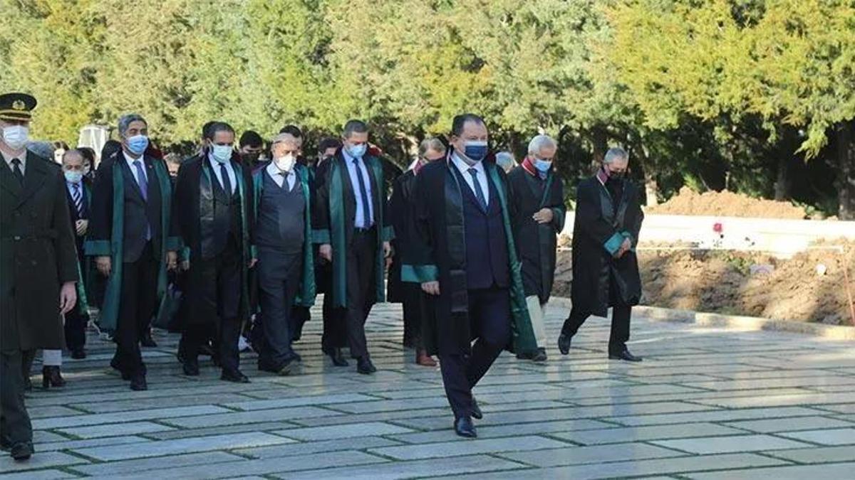 Ankara Barosu Başkanı Kemal Koranel ve yönetim kurulundan Anıtkabir'e ziyaret