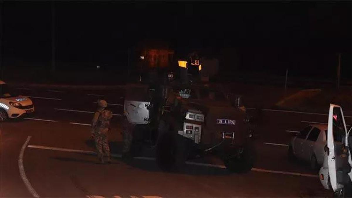 'Dur' ihtarına uymayan minibüsten göçmenler çıktı!