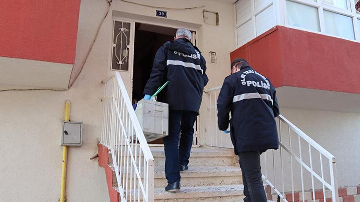 Dehşet evi! Eşini ve 1.5 yaşındaki üvey kızını bıçaklayarak öldürdü