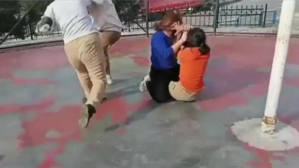Öğrenci kavgaları kamerada!