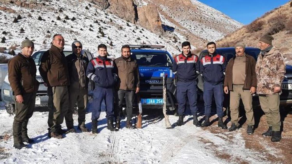 Yasa dışı avcılar şafak operasyonu ile suçüstü yakalandı