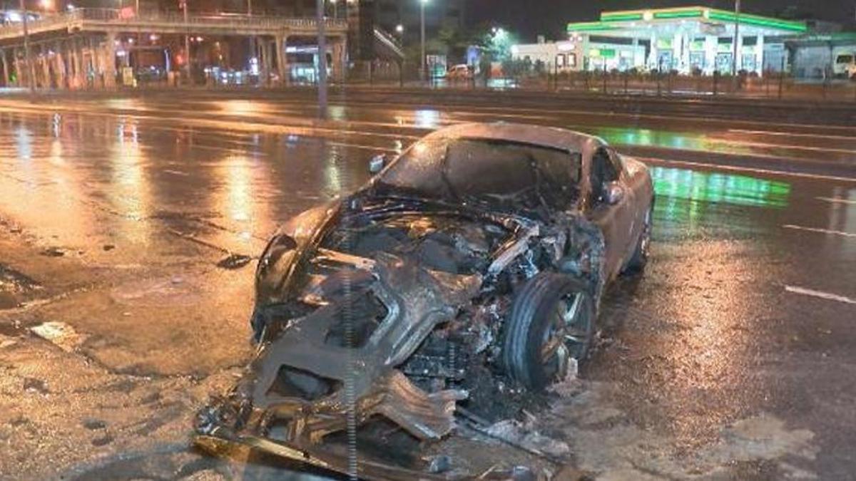 2 milyon liralık lüks otomobil alev alev yandı