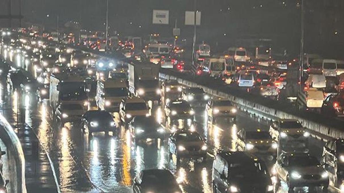 İstanbul’da rekor seviyede trafik yoğunluğu! Yüzde 90a ulaştı