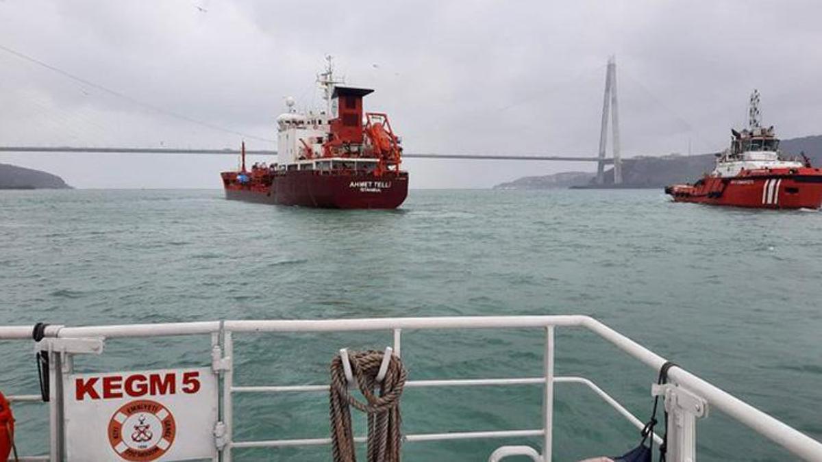 Boğaz'da arızalanan tanker çekildi, gemi trafiği normale döndü