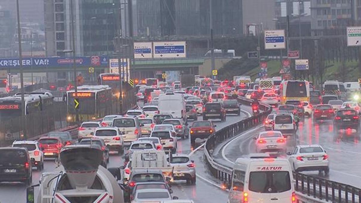 İstanbul'da trafik yoğunluğu yüzde 80'e ulaştı