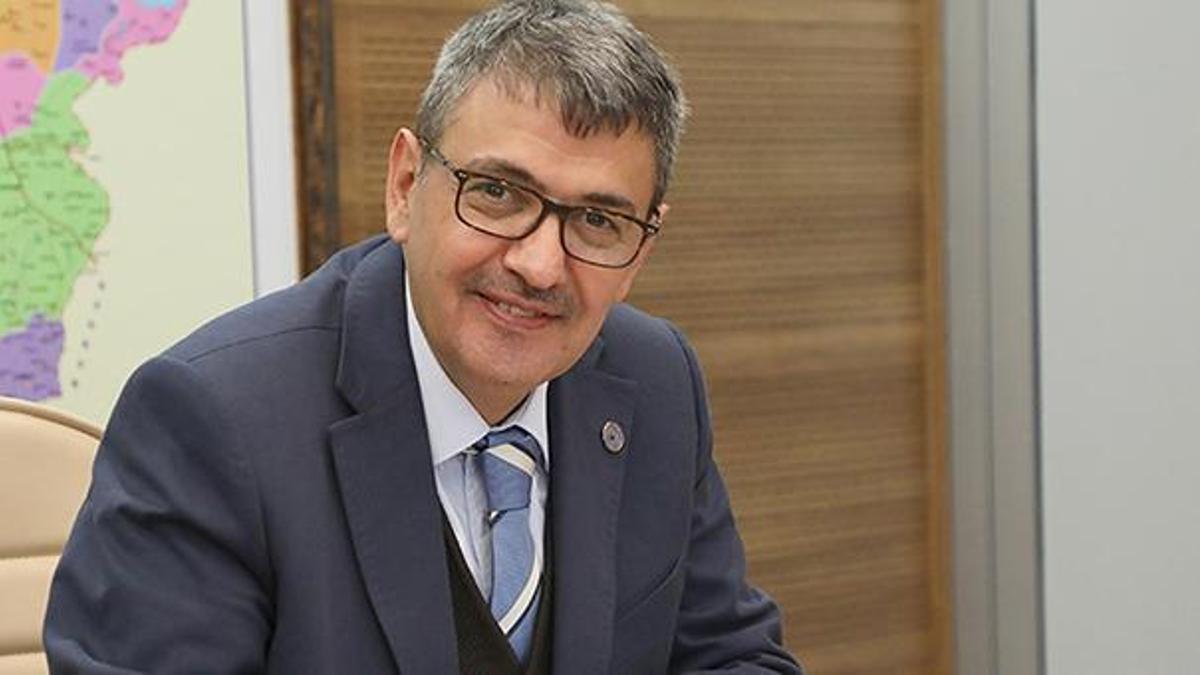 PAÜ Rektörü Prof. Dr. Ahmet Kutluhan gıda zehirlenmesinden hastaneye kaldırıldı