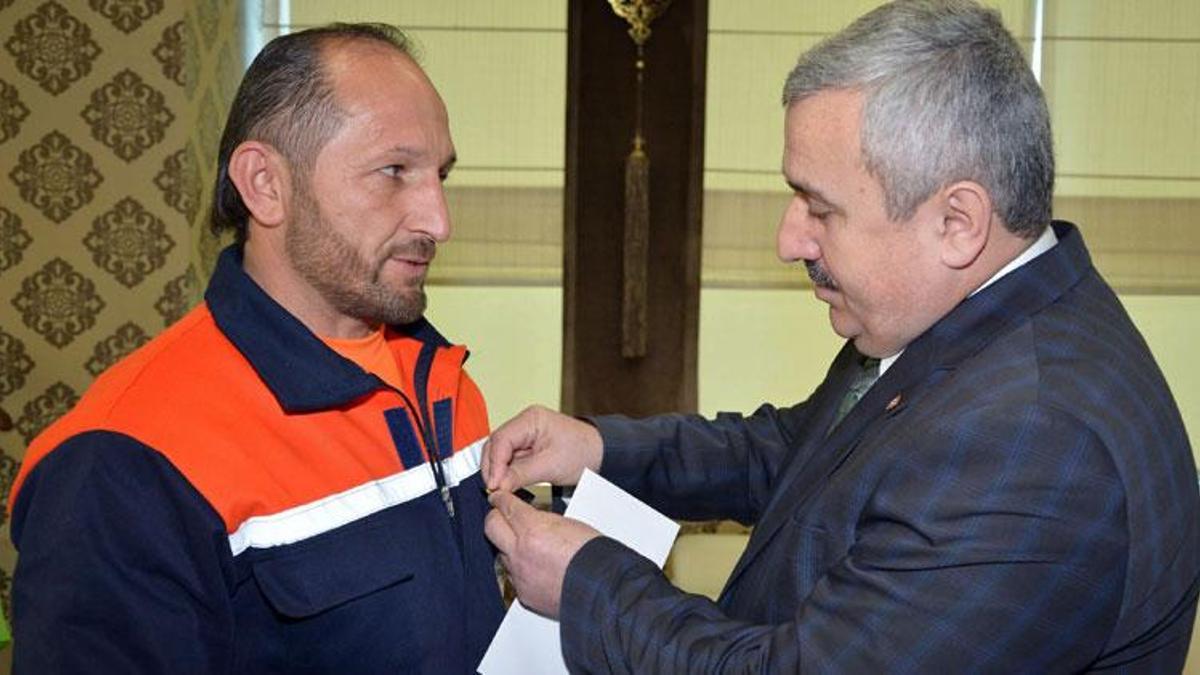 "Yılın personeli" seçilen temizlik işçisi Celal Serçe ölü bulundu...  Çöpte bulduğu 20 bin TL'yi sahibine teslim etmişti...