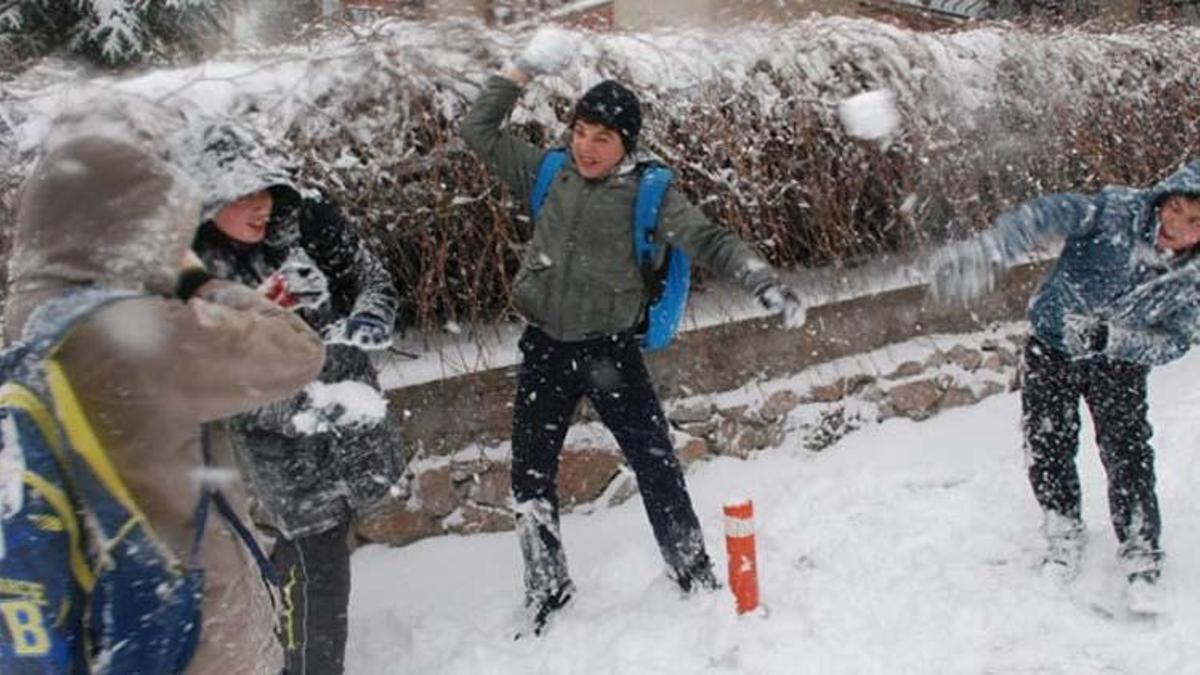 Okullar tatil edildi! Çok sayıda ilde yoğun kar yağışı sonrası son dakika kararı