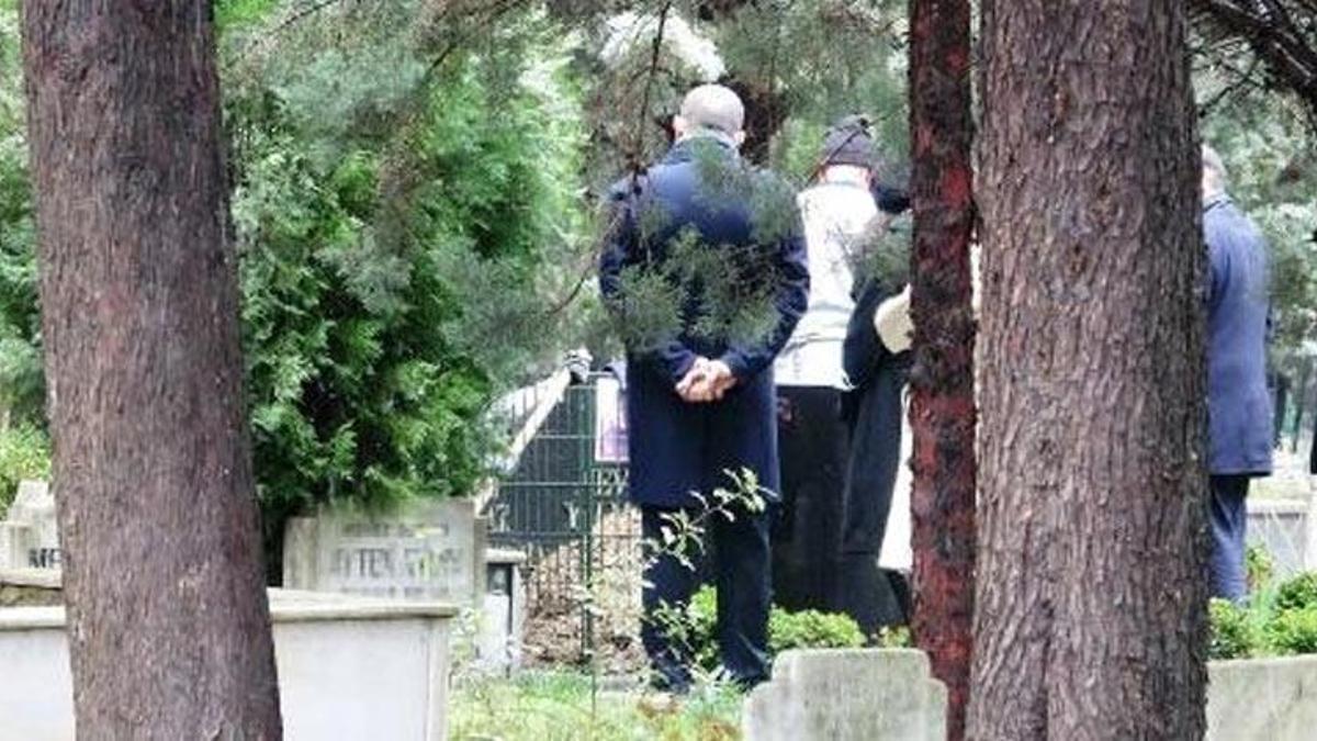 Babalık davasında ünlü tekstilcinin mezarı açıldı