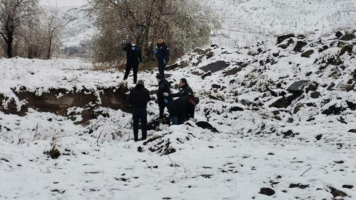 Korkunç olay! Boş arazide erkek cesedi bulundu