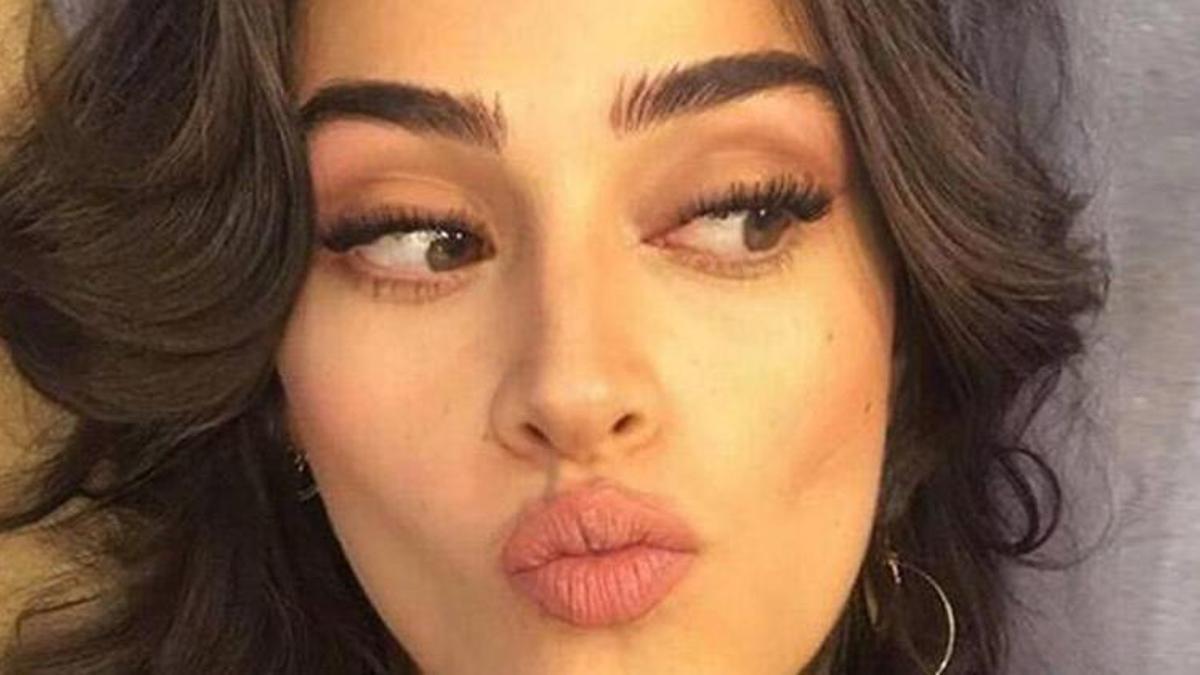 Esra Bilgiç toz toprak içinde paylaştı!