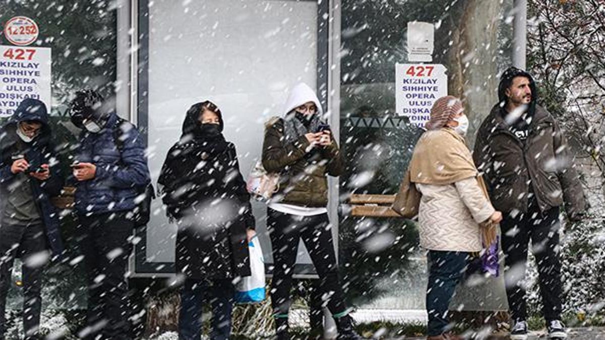 Tatil haberleri peş peşe geliyor! Okullarda eğitime ara verildi...