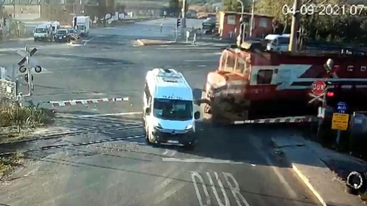 Trenin çarptığı minibüste 7 kişinin ölümünde şoför asli kusurlu