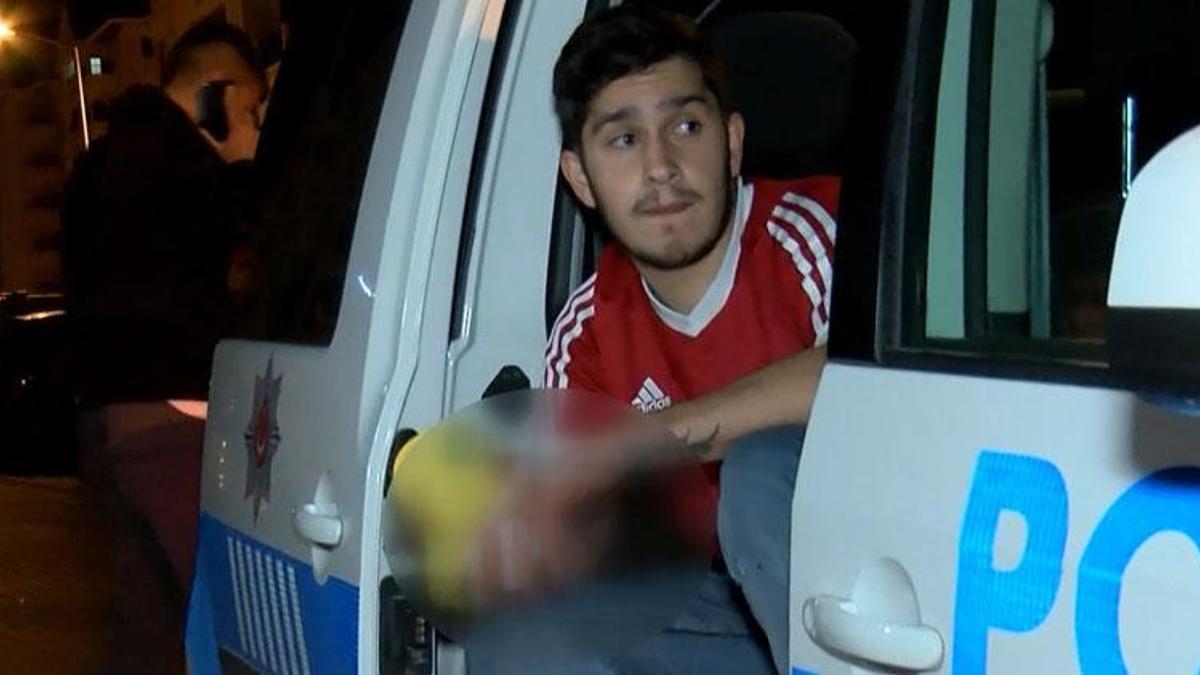 Annesinin yatak odasında görünce bıçakladı!