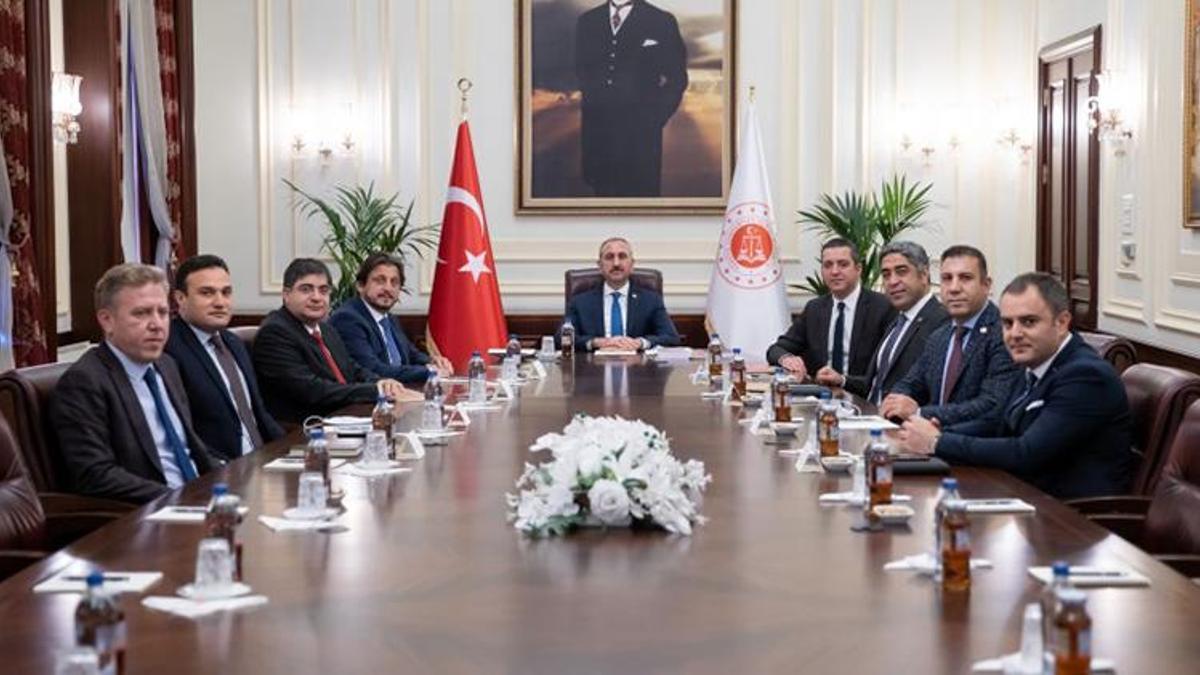 Bakan Gül, TBB Başkanı Erinç Sağkan'ı kabul etti