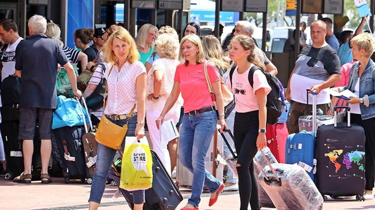 Antalya’ya gelen turist sayısı 9 milyonu geçti