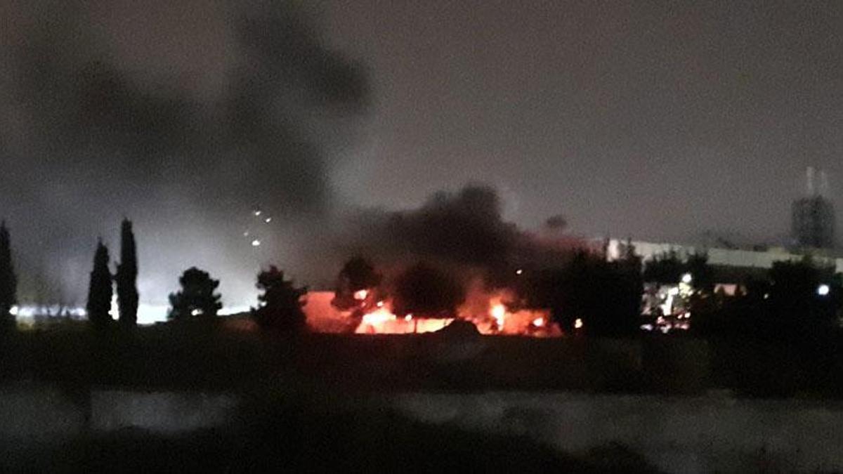 Kocaeli’nde bakır fabrikası alevlere teslim oldu
