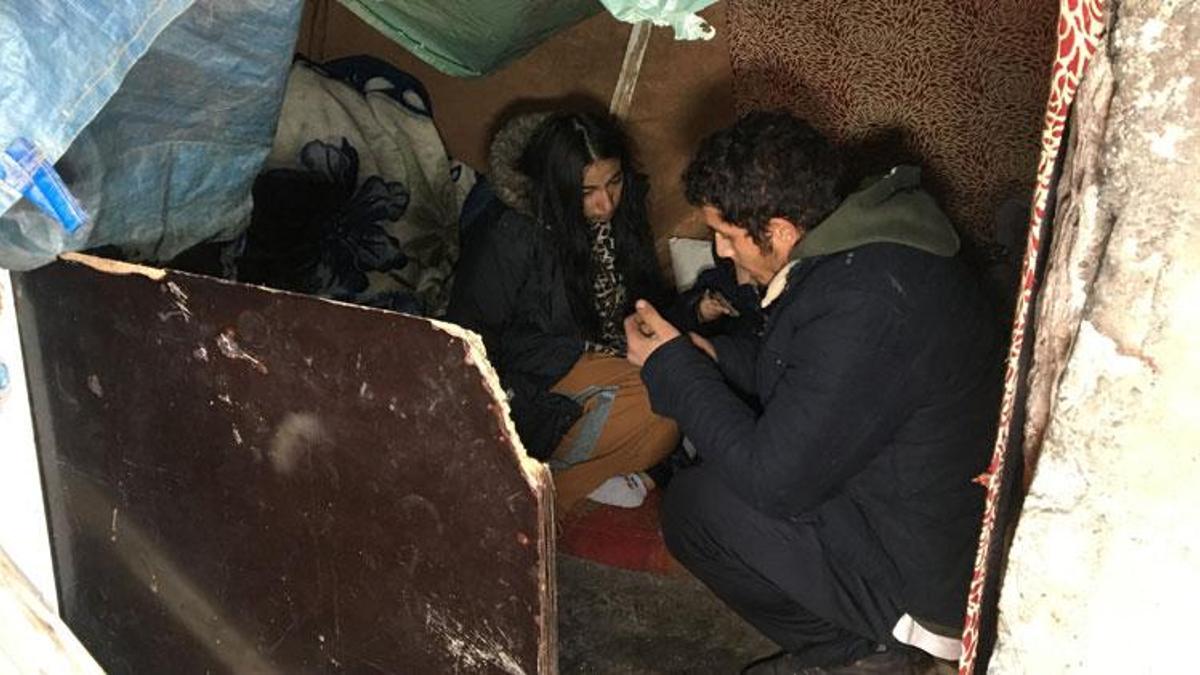 Sıfırın altında yaşam! Eşi ve 3 yaşındaki kızıyla mağara gibi depoda yaşam mücadelesi...