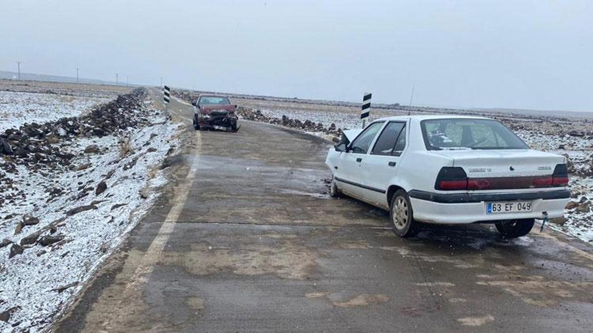 Otomobiller çarpıştı: 1'i bebek, 2'si çocuk 10 yaralı