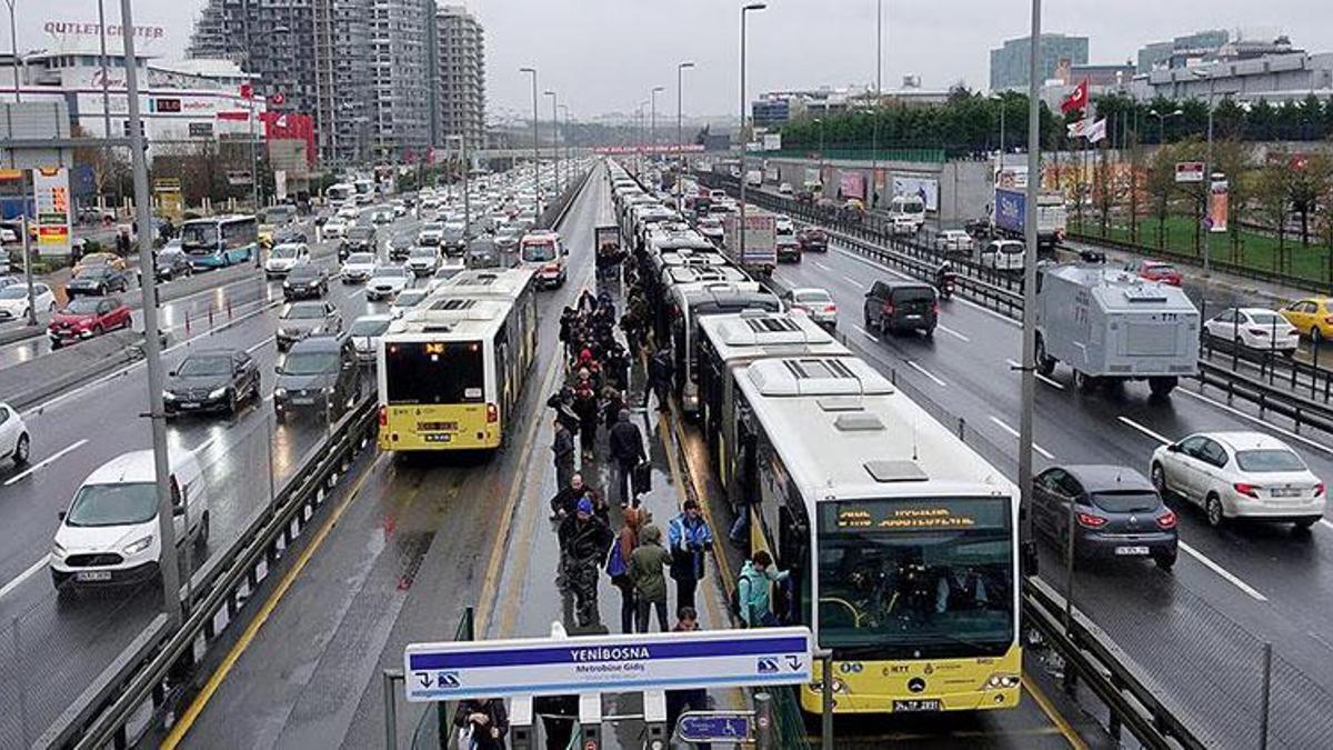 İstanbul'da toplu taşımaya zam geldi mi? Metro, metrobüs, Otobüs ve İETT'ye zam geldi mi?