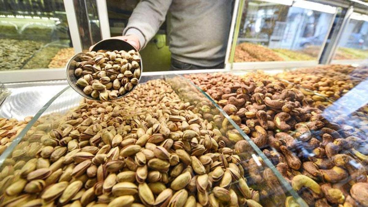 Evde yeni yıl keyfi 400 liraya patlıyor! Kuruyemiş, meyve fiyatları...