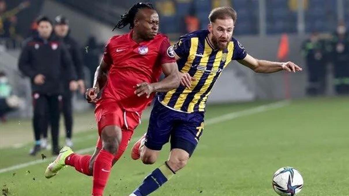 Başkent derbisinde ilginç olay! Hakemden sağlık görevlisine sarı kart