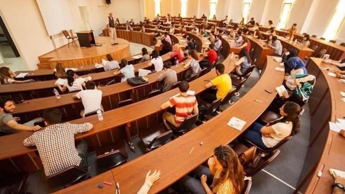 Üniversiteler kapanacak mı, online mı olacak? Üniversiteler uzaktan eğitime mi geçiyor?