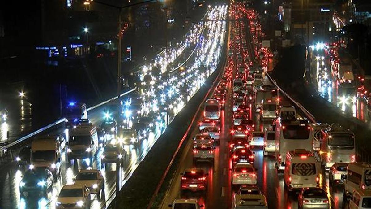 İstanbul'da trafik yoğunluğu yüzde 85 seviyesine çıktı