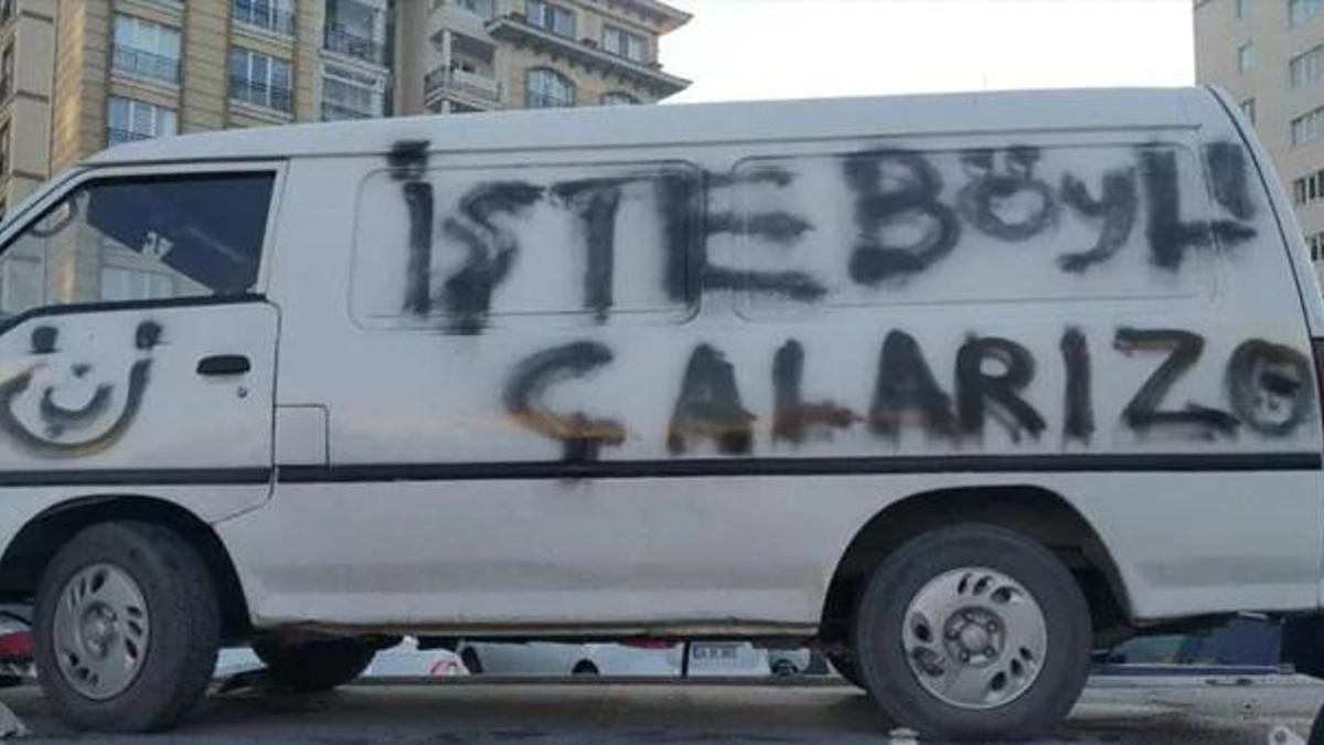 Aracın üzerine 'İşte böyle çalarız' yazıp kaçan hırsızlar yakalandı