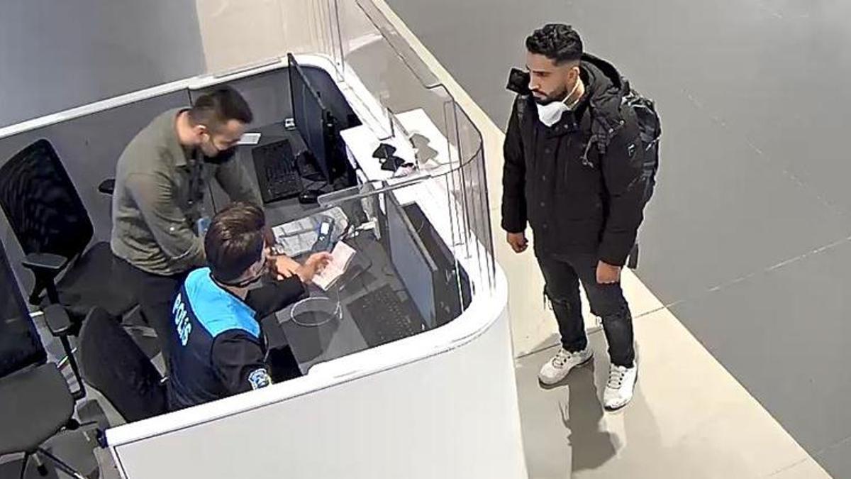 Başkasına ait pasaportla havalimanına geldi, polise yakalandı