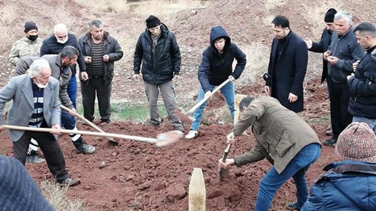 Herkes evde öldü sanıyordu, mezarını açınca gerçek başka çıktı