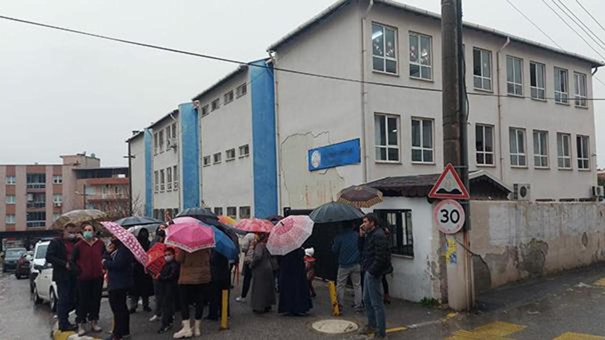 İzmir'de okulu karıştıran taciz olayı! Milli Eğitim Müdürlüğü'nden açıklama geldi