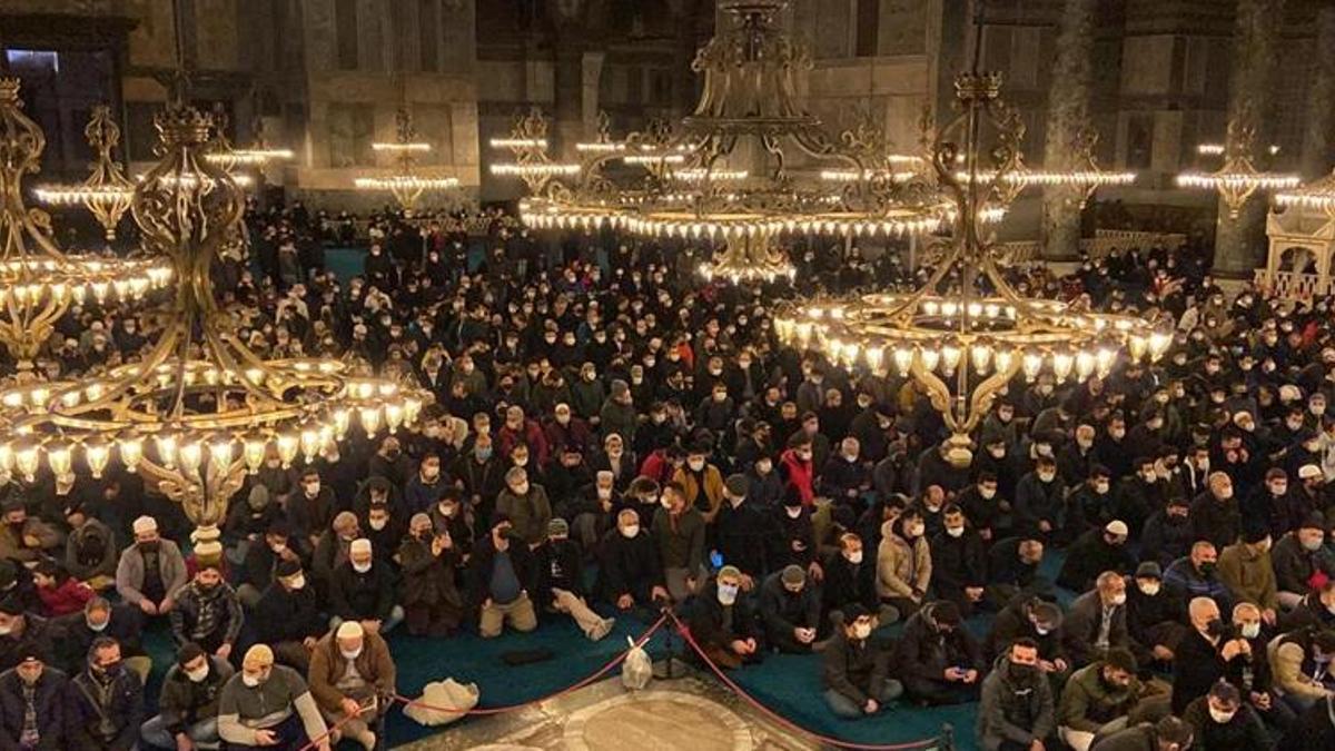 Ayasofya Camii yılın ilk sabah namazında doldu taştı