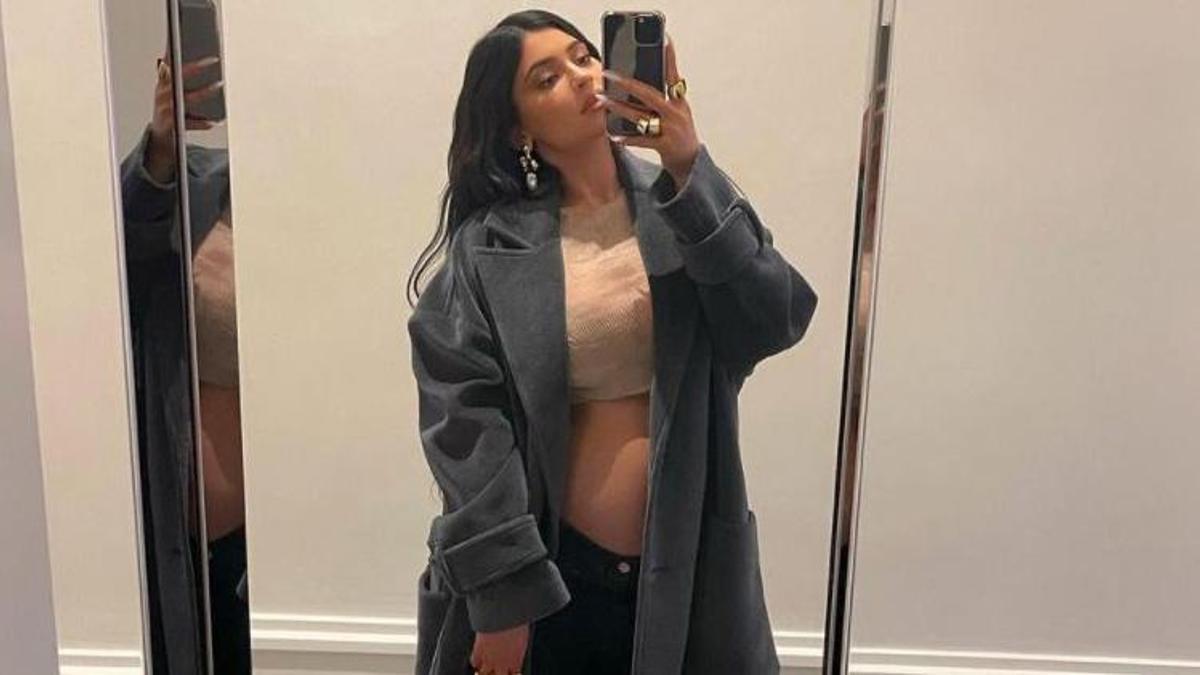 Kylie Jenner'dan karnı burnunda paylaşım