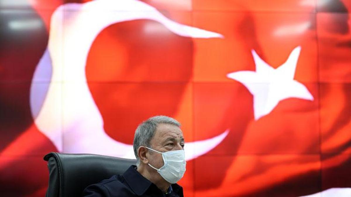 Yunanistan'da büyük panik! Bakan Akar açıkladı Atina çıldırdı: Eyvah Türkler yüzerek geliyor...