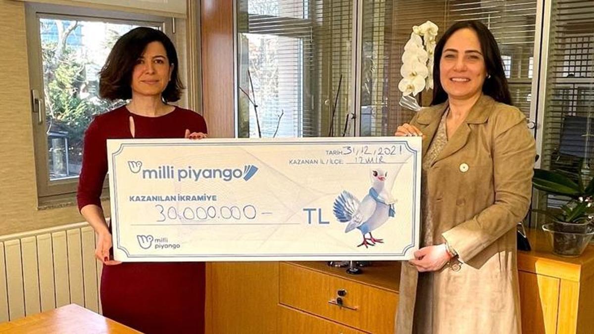 Milli Piyango özel yılbaşı çekilişinde 30 milyon TL ikramiye kazanan talihli çekini teslim aldı!