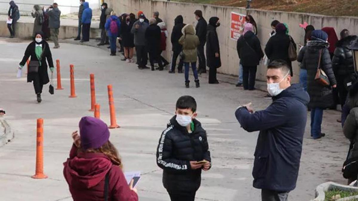 Test ve aşı kuyruğu! Patlama yaşanıyor