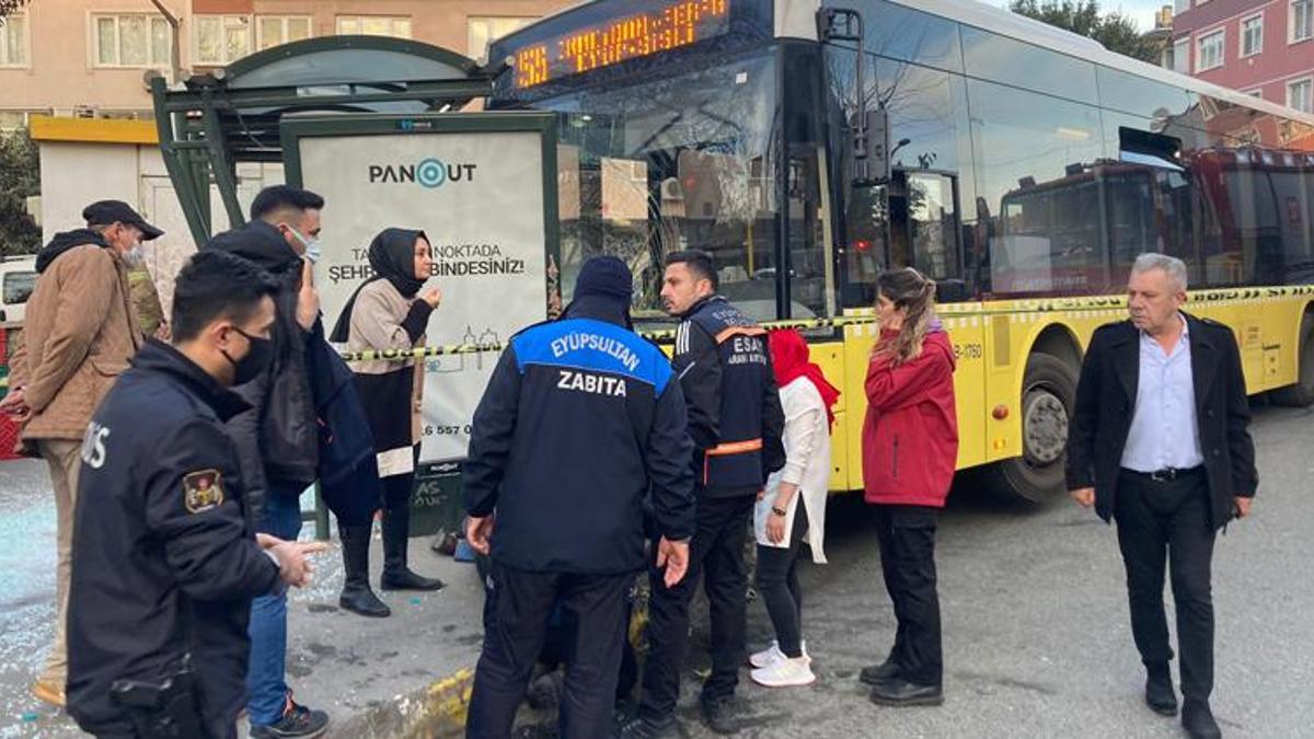 İETT otobüsü, durağa çarptı!