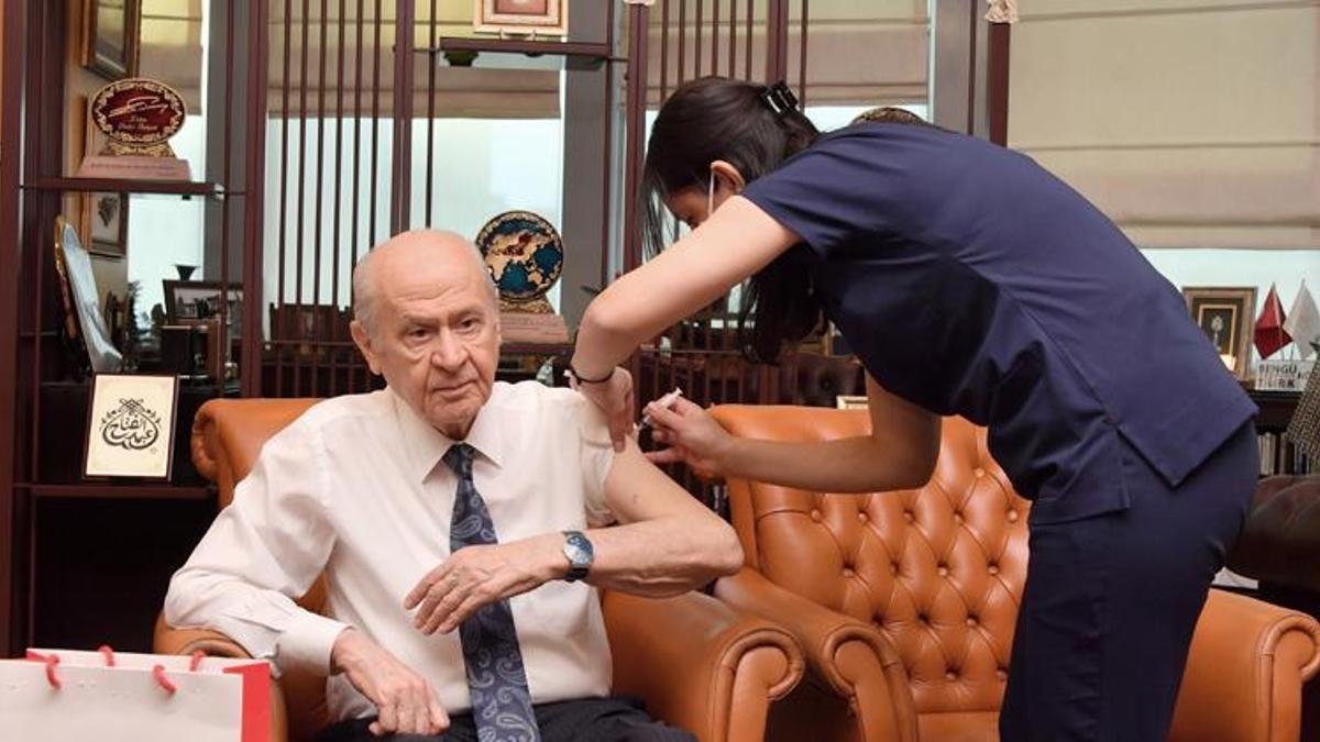 Devlet Bahçeli, Turkovac aşısı oldu