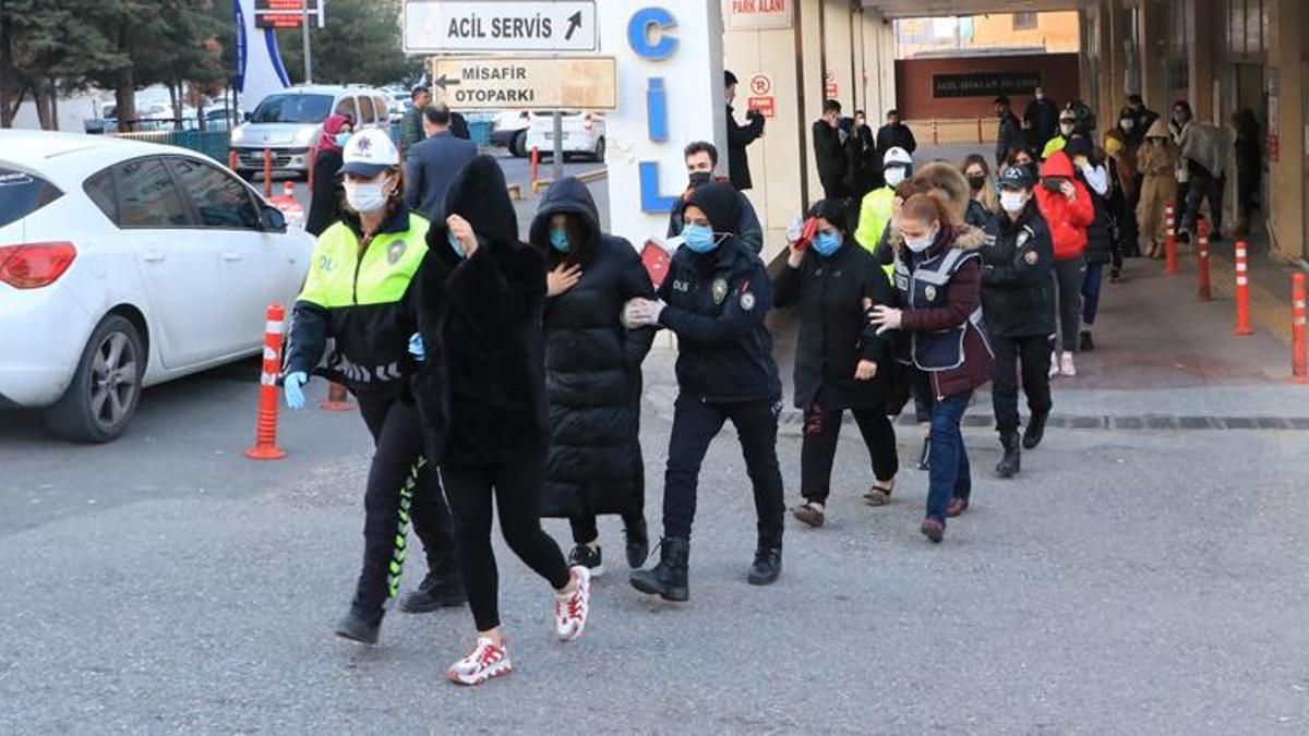 Fuhuş operasyonunda 14 yabancı uyruklu sınır dışı edildi
