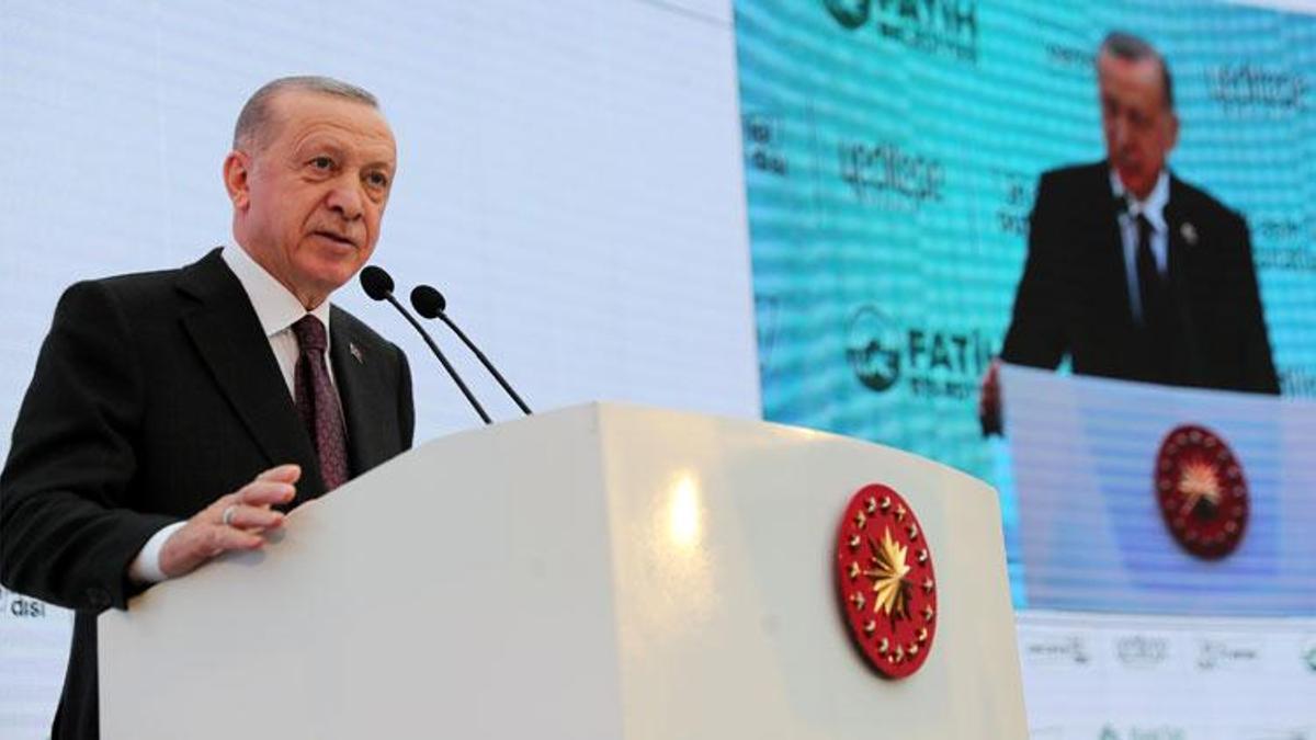 Cumhurbaşkanı Erdoğan 2. Yeditepe Bienali'de konuştu: Sinsi saldırıya karşı imkanlarımızı devreye almalıyız.